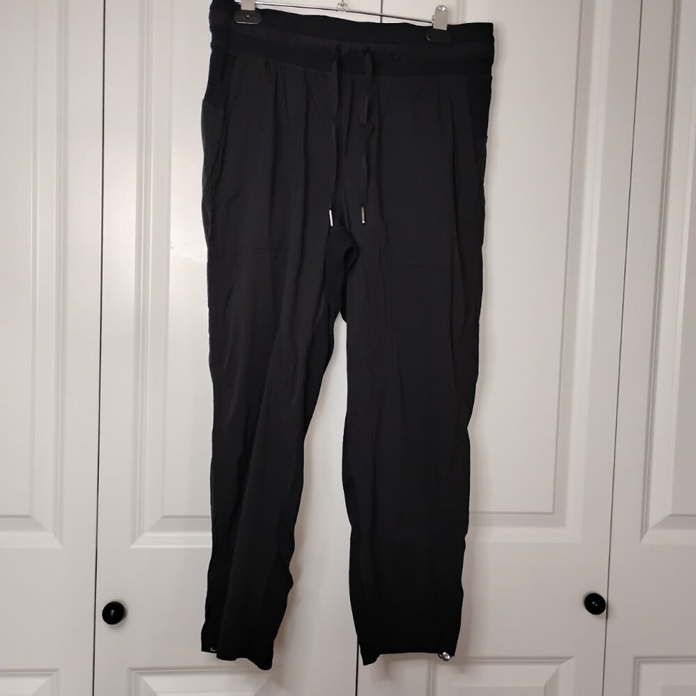 Lululemon Athletica Women's Black Relaxed-Fit Drawstring Athletic Pants Size 8